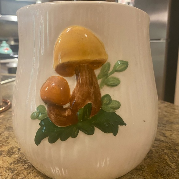 Mushroom Canister - Picture 2 of 3